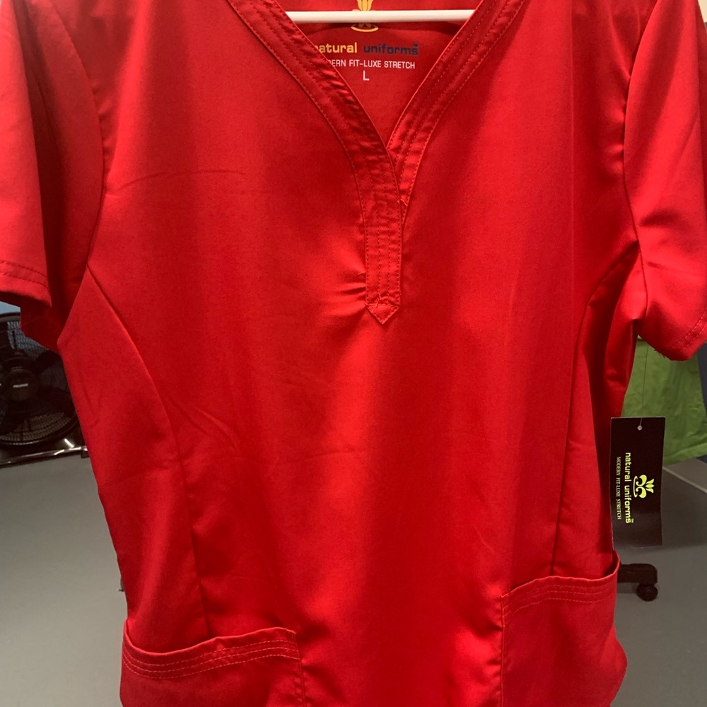 Natural Luxe Modern Fit Stretch Scrub Set. Front pockets.